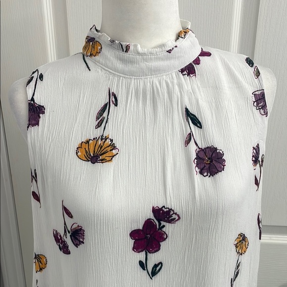 Gilli White Floral Midi Dress - Picture 2 of 8